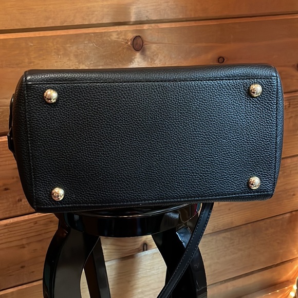 MICHAEL KORS BLACK GOLD SATCHEL HANDBAG/SHOULDER BAG VERY ROOMY NEW ADJ STRAP - Picture 14 of 15